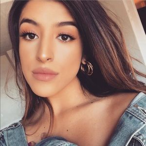 Meet your Posher, Tomas